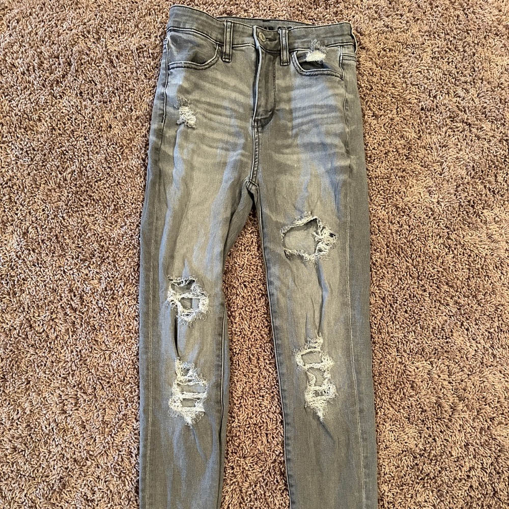 Distressed American Eagle skinny Jeans!